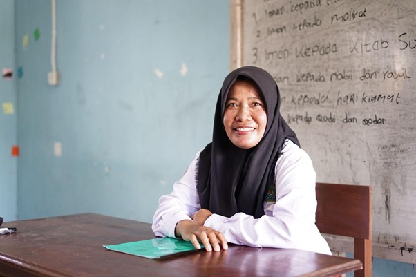 Perjuangan Guru di Pelosok: Kisah Barsini Menyalakan Harapan di Tengah Keterbatasan